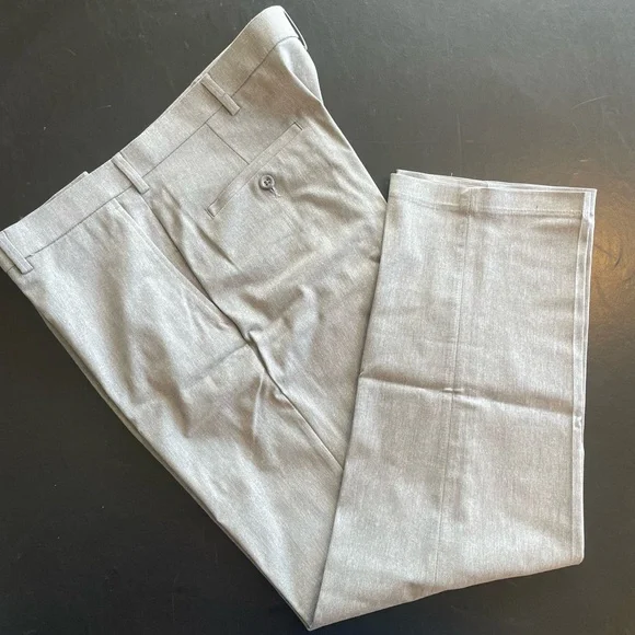 Haggar Men's Gray Dress Pants‎