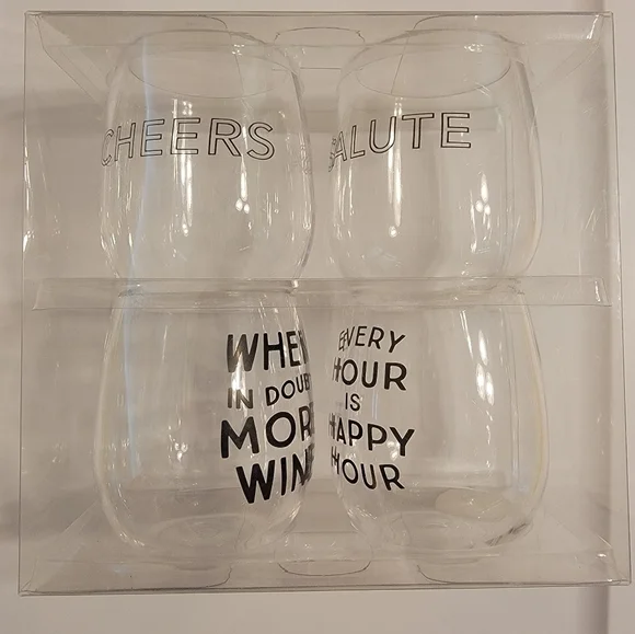 4 pc Plastic Wine Cups