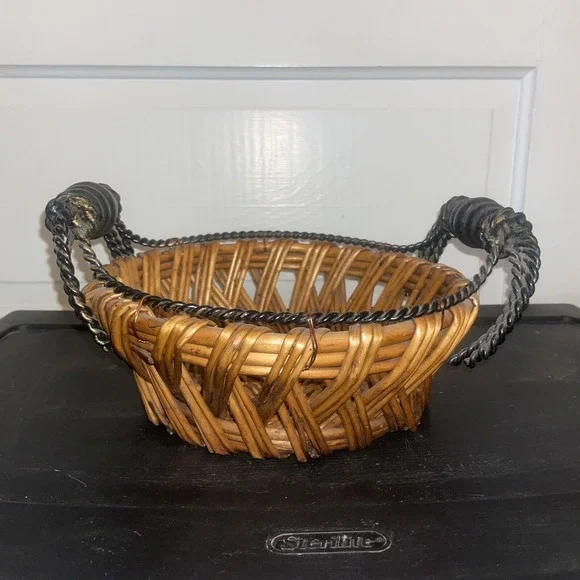 Rattan Basket‎ With Wire Handles And Rim