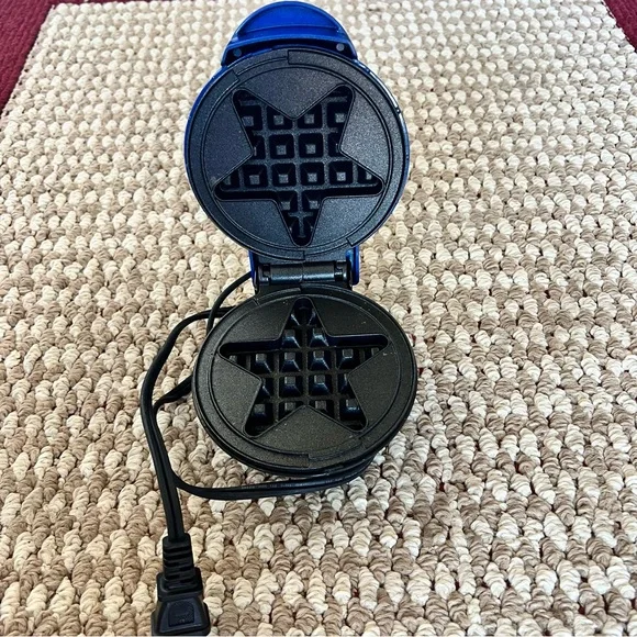 Blue Star-Shaped Waffle Maker