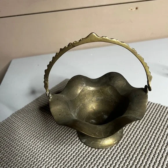 Vintage Brass Ruffled Basket Scalloped Pedestal Candy Dish with Swing Handle