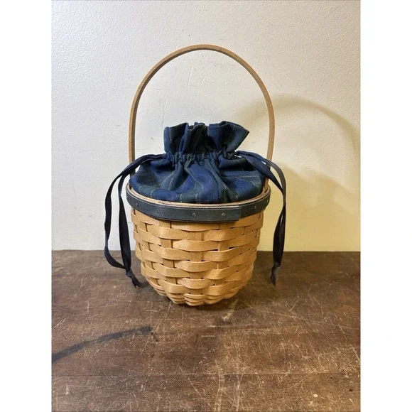 Longaberger Collectors Club Renewal Basket – 2004 (Navy & Green)