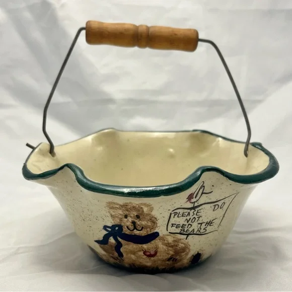 Heart And Soul Pottery Basket Searcy Arkansas, Don’t Feed the Bears, Vintage EUC