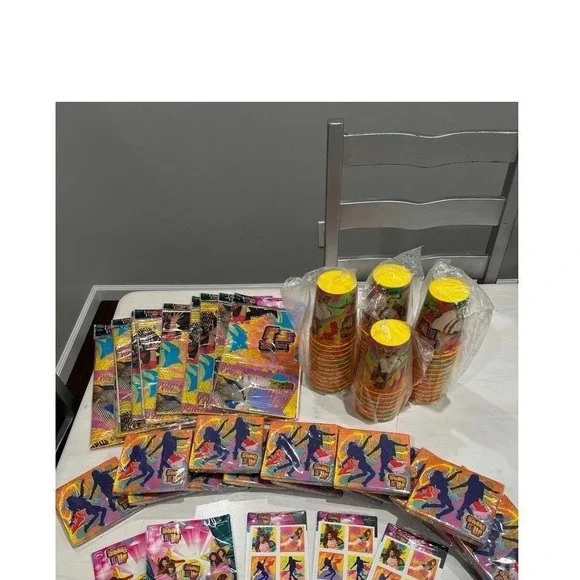 Brand new! SHAKE IT UP‎ party pack