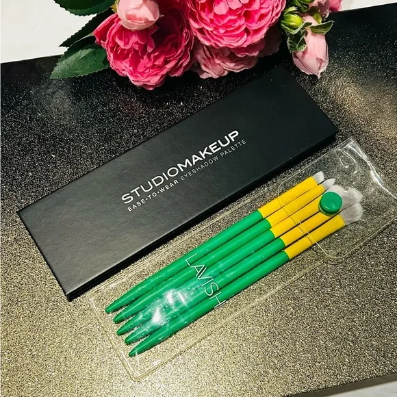🌿 STUDIOMAKEUP Ease To Wear Palette + LAVISH Essential Eye Brush Set