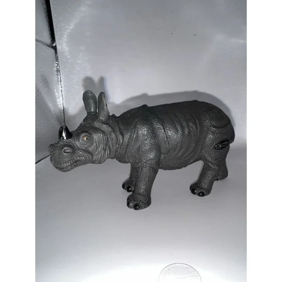 Vintage 2005's Rhinoceros Realistic Rhino Gray Hard Plastic 6.5