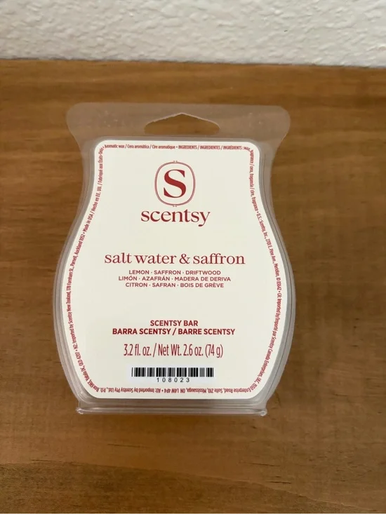 Scentsy Salt Water & Saffron Wax Bar - Cream & Red Text