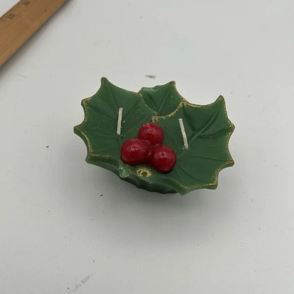 Holly & Berries Christmas Candle New‎