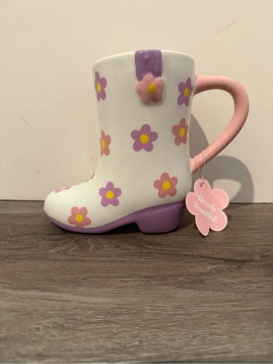 Adorable Howdy Beautiful Ceramics Cowboy Boot Mug- NWT