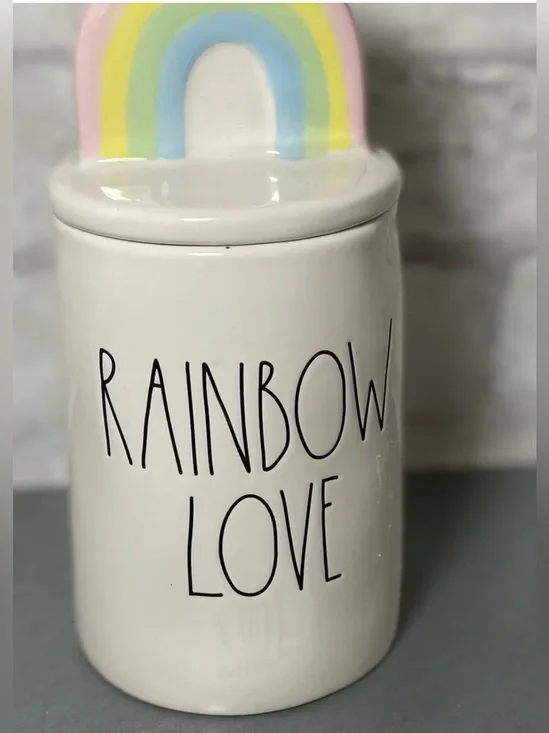 NWT Rae Dunn LG ceramic candle w/topper ‘RAINBOW LOVE’ 13.2oz sprinkle donuts