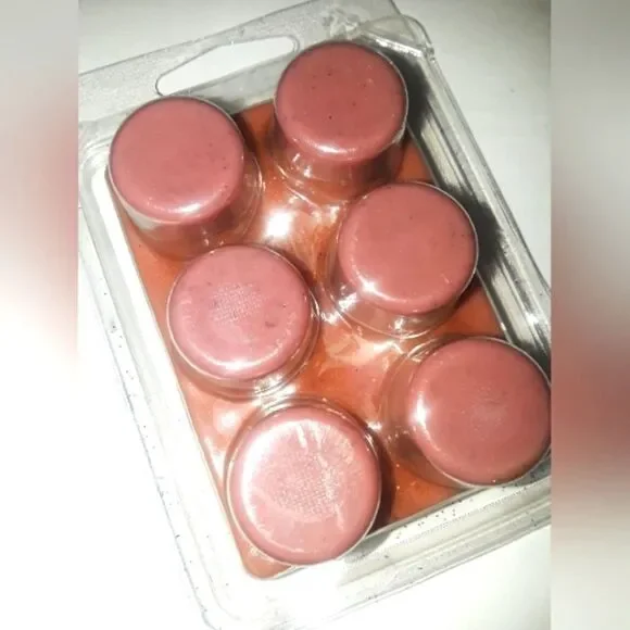 Hand Crafted Rom-Com natural handmade wax melts