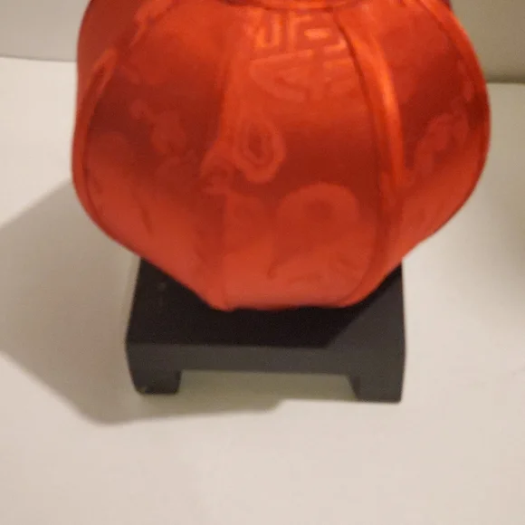 Red Oriental Tea Candle Holdee