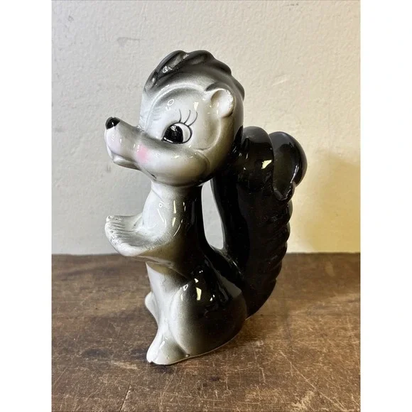 Vintage Figurine - Ceramic Skunk - Card Holder Whimsical Kitschy Eyelashes