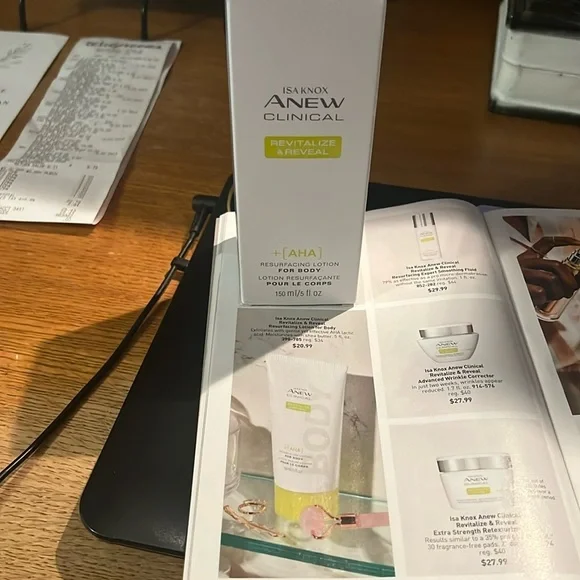 Avon Isa Knox clinical resurfacing body lotion