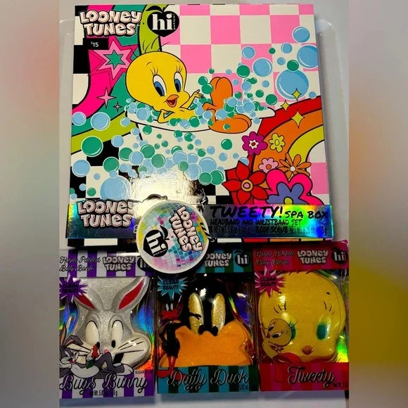 NWT Looney Tunes x Hi Peach Layne Bundle 3 Hand Painted Bath Bombs & Spa Box