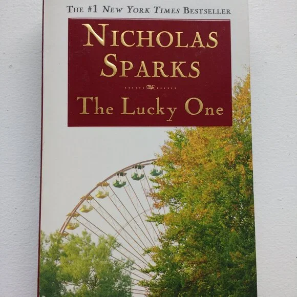 The Lucky One by Nicholas Sparks 2010 used paperback