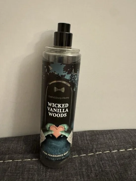 Bath & Body Works Wicked Vanilla Woods  Body Mist 8 fl oz C12