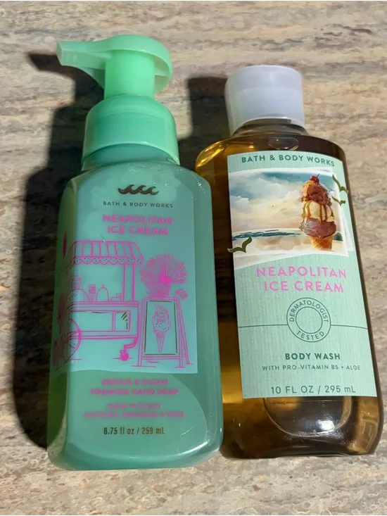 Bath & Body Works Neapolitan Ice Cream Shower Gel Foaming Hand Soap - Mint Green