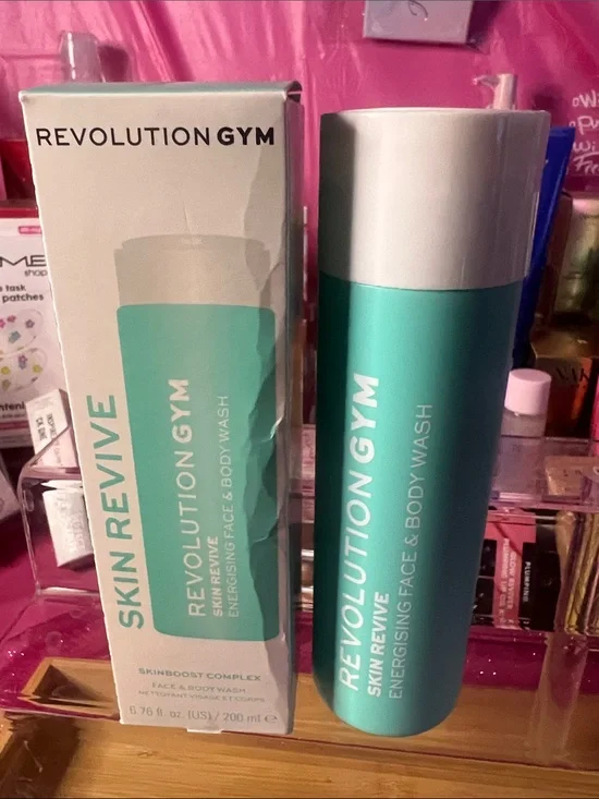 Revolution Skin Revive Energising Face & Body Wash - Teal and White