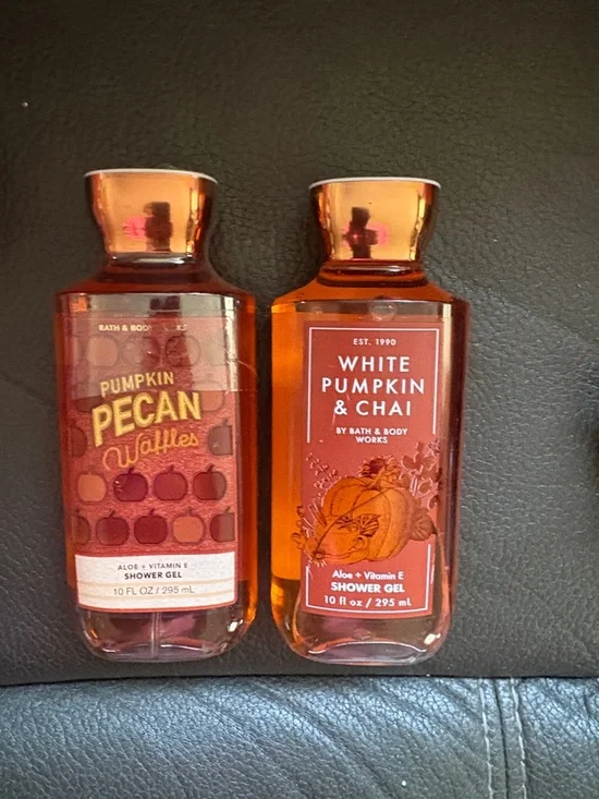 Bath and body works bath set in pumpkin pecan waffles and white pumpkin & chai