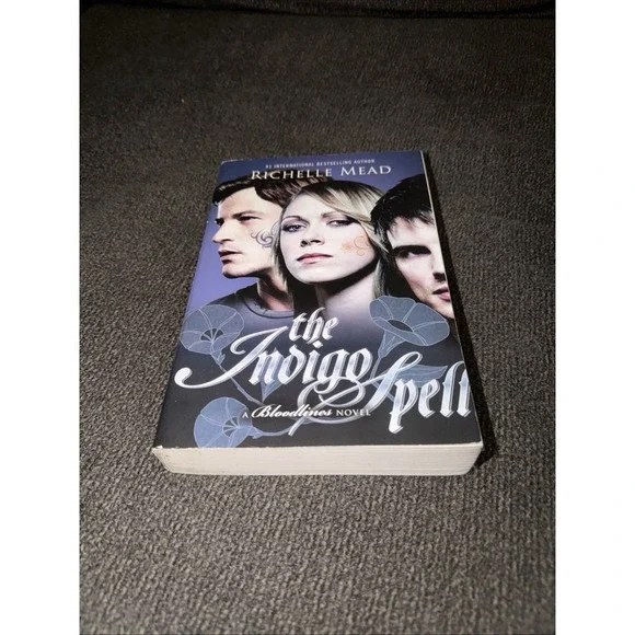 The Indigo Spell: A Bloodlines Novel Mead, Richelle paperback  Box D