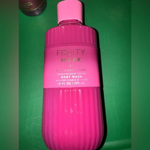 Bath & Body Works Fruity Musk Pink Body Wash