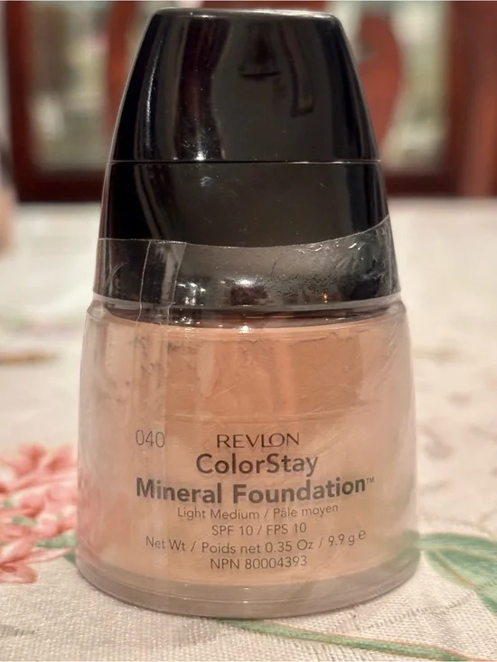 REVLON ColorStay Mineral Foundation Light Medium SPF10 Loose Powder 040 Sealed