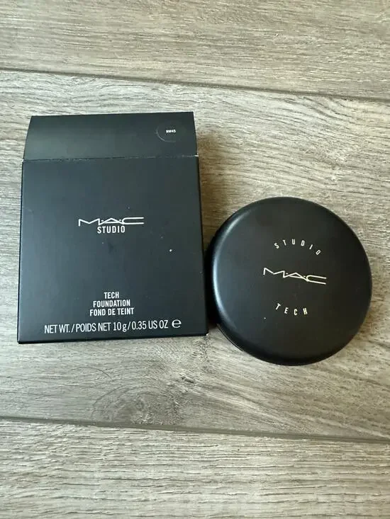 MAC Studio Tech Foundation NW45 - Discontinued