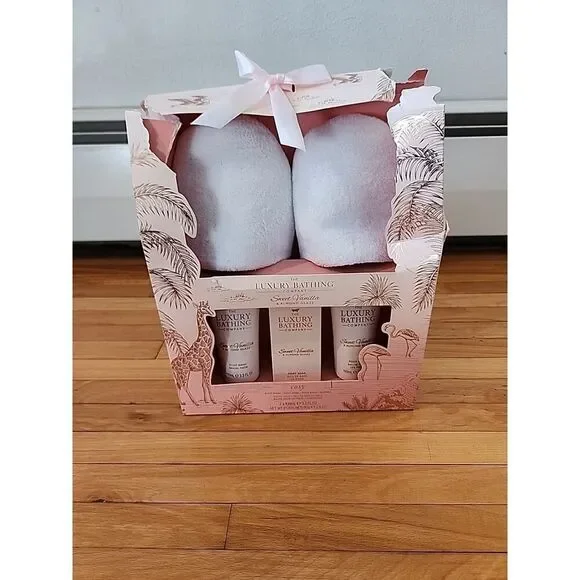 The Luxury Bathing Company Set Pedicure Set Open Box Vanilla Almond Slippers
