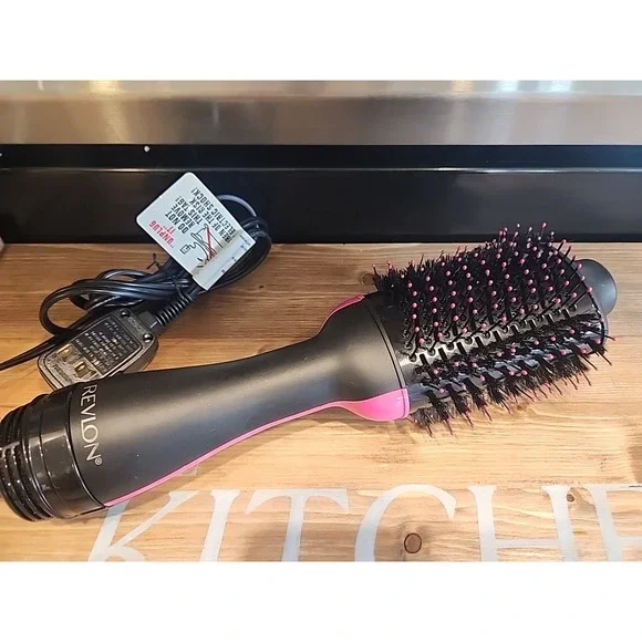 Revlon 1100W Hair Dryer and Volumizer Hot Air Brush‎ Black