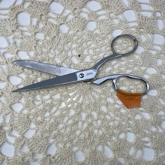 Vintage Triomphe 55/8 sewing scissors 4