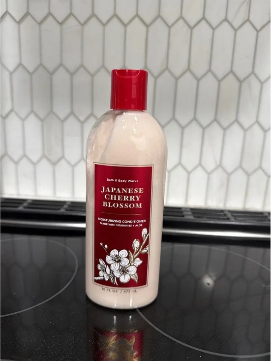 Bath & Body Works Japanese Cherry Blossom Moisturizing Conditioner with VitaminB