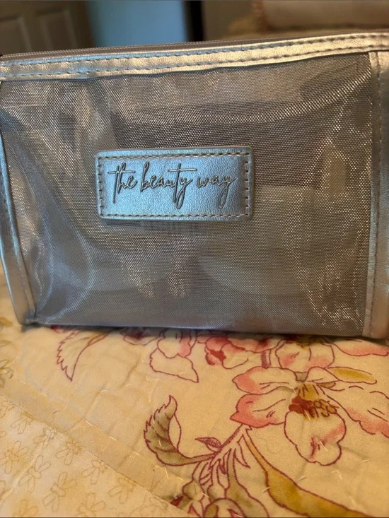 The Beauty Way body crème, body polish, body oil Discovery set in mesh bag