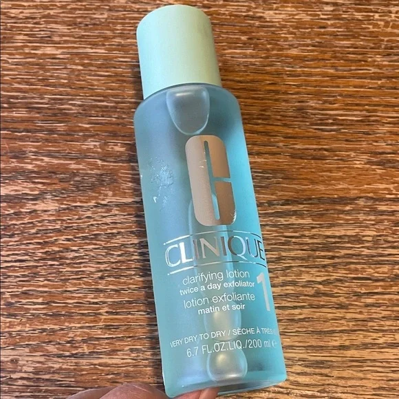 Clinique Clarifying Lotion in Aqua Blue