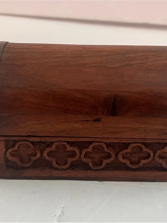 Vintage Carved Wooden Decorative Trinket Box - Rich Brown