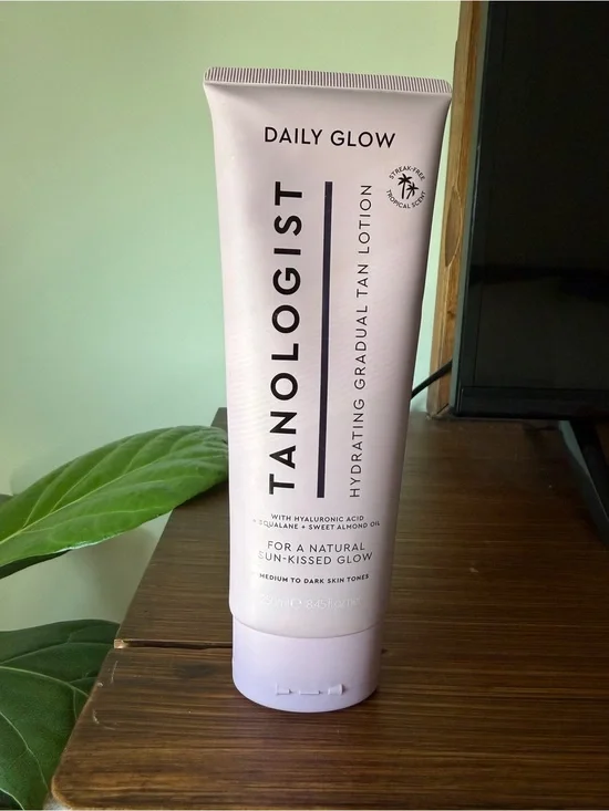 Tanologist Daily Glow Hydrating Gradual Tan Lotion