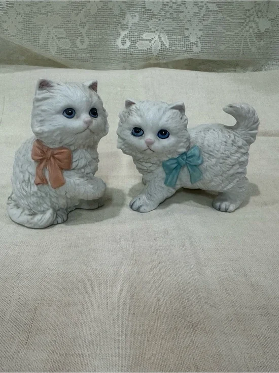 Homco White Ceramic Kittens with Blue and Peach Bows