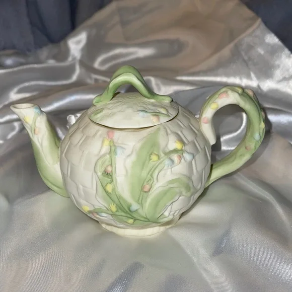 Small Ceramic Teapot White Basket Weave Design with pastel Leaves and flowers