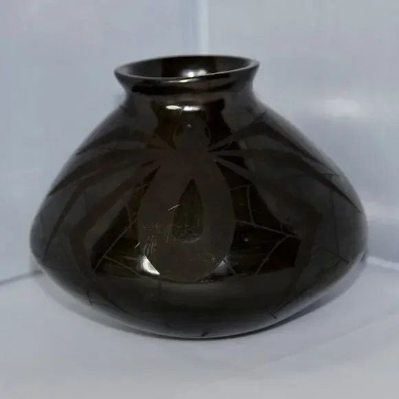 Mata Ortiz Black on Black Pottery Olla Vessel Signed by Efrain Lucero