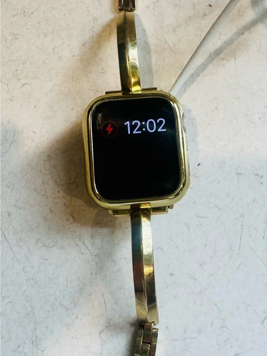 Apple Watch SE 2nd Gen with Metal Bracelet