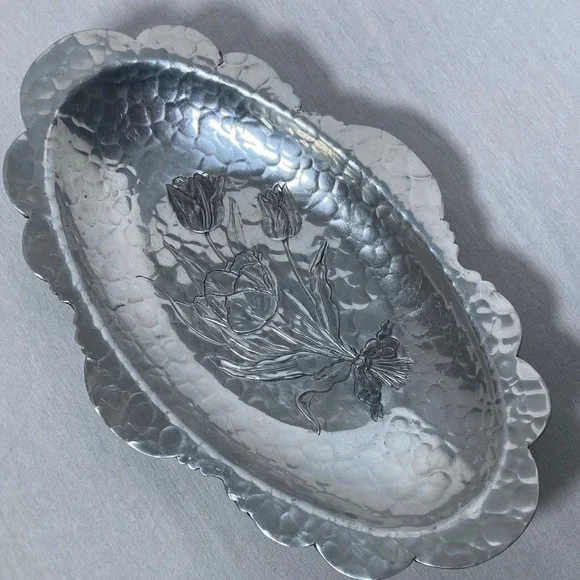Vintage Rodney Kent Hammered Aluminum Tulip Tray 406 Hand Wrought Creations