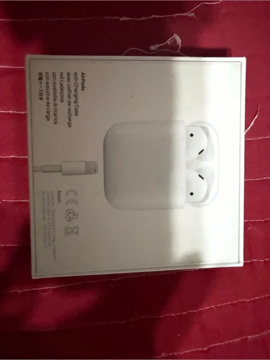 Apple White Wireless Earbuds with Charging Case