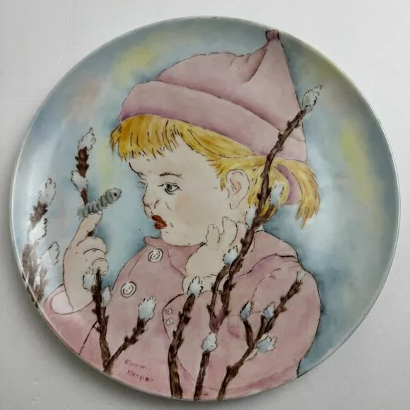 Antique 1965s  Plate Decor 