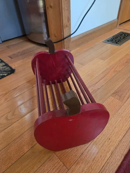 APPLES APPLES APPLES LOT NAPKIN HOLDER APPLE FIGURINE AND A WOODEN PLANK BASKET