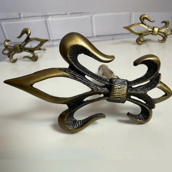Vintage Brass Fleur-de-Lis Drawer Pulls Set of 4 Ornate Cabinet Hardware