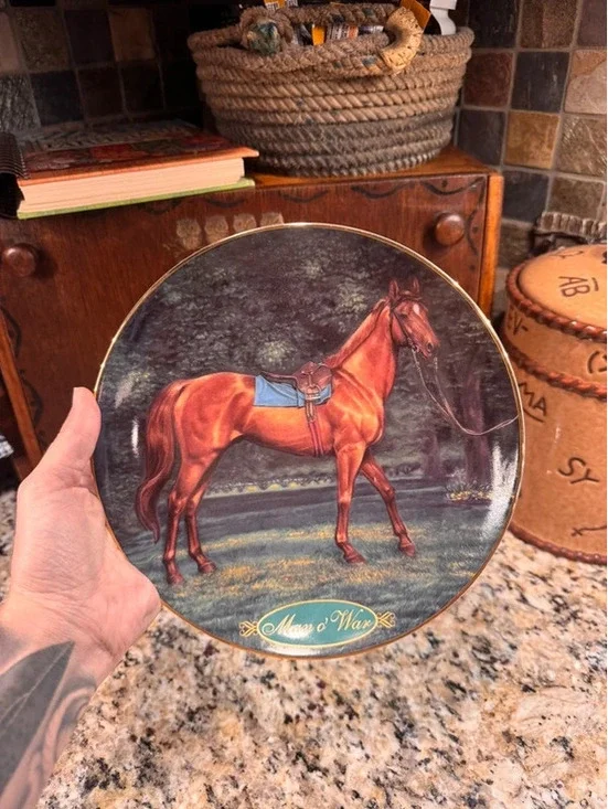 Man O’ War collectible plate