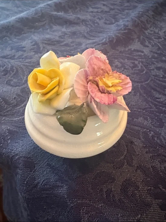 Sandford 2 inch flower sculpture