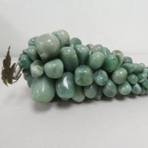 Vintage jade green quartz stone bunch of grapes 9.5 x 4