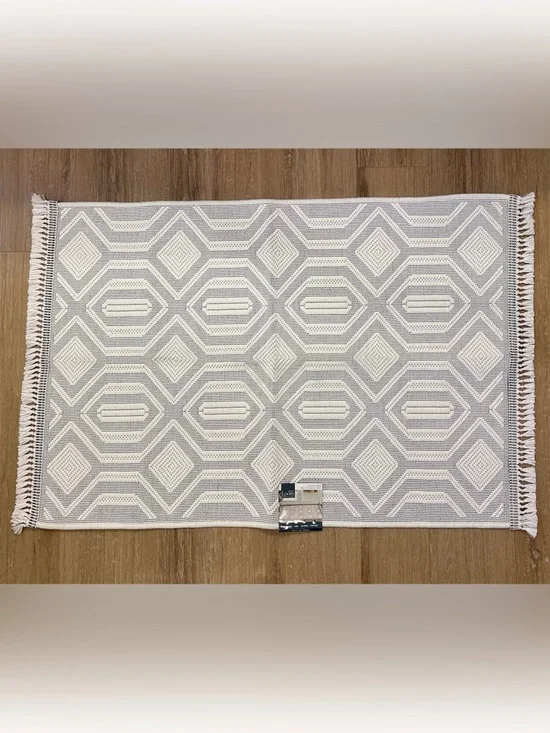 NWT Off The Loom Woven Accent Rug 30”x45”