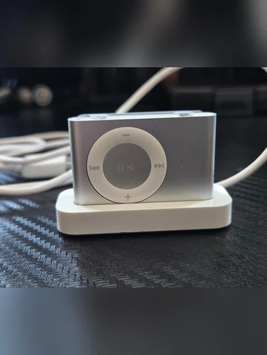 Apple IPod Shuffle 2nd Generation Silver 1Gb Needs New Battery
